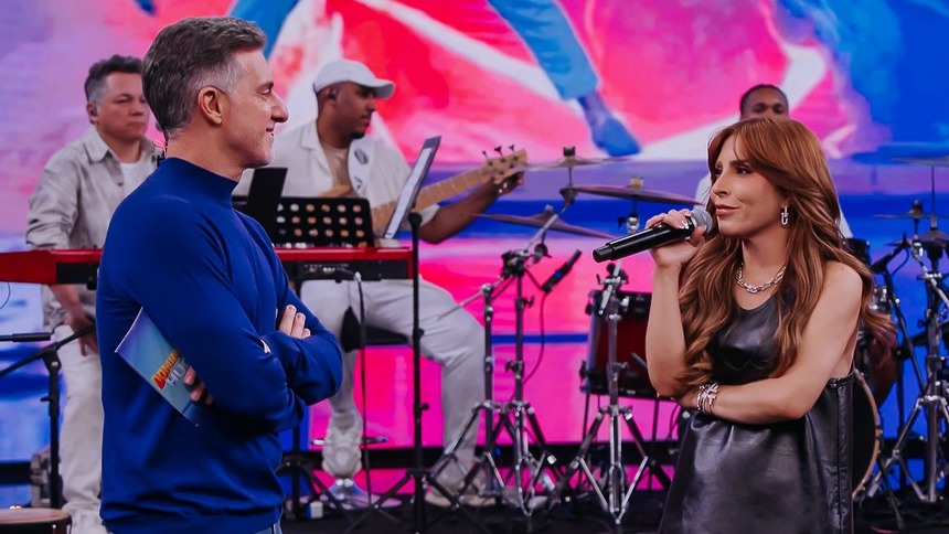 Manu Bahtidão e Luciano Huck no Domingão