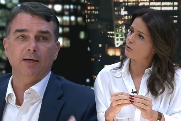 Flavio Bolsonaro olha para Adriana Araujo com a boca aberta, ambos sentados na bancada do Canal Livre na Band