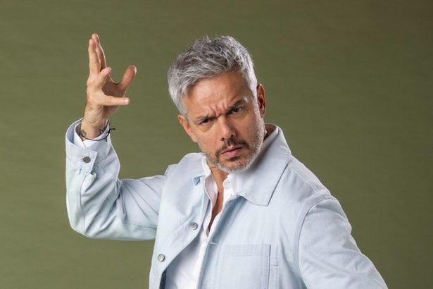 Otaviano Costa dança nos bastidores da Dança dos Famosos