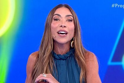 Patricia Abravanel no primeiro sorteio da Tele Sena de Independência