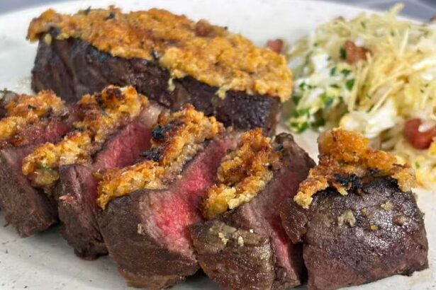 Picanha com crosta de alho e arroz biro-biro do Netão em receita do É de Casa