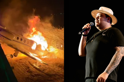 Montagem com avião de pequeno porte pegando fogo. Ao lado Rey Vaqueiro cantando em um palco