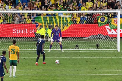 Vini Jr. em se prepara para tocar na bola e marcar um dos gols do amistoso Brasil X Austrália