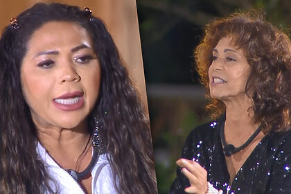 Darlin com a boca aberta brigando com Giovanna que também está com a boca aberta rebatendo. As duas em pé no centro do Aponta Peão na área externa de A Fazenda 18