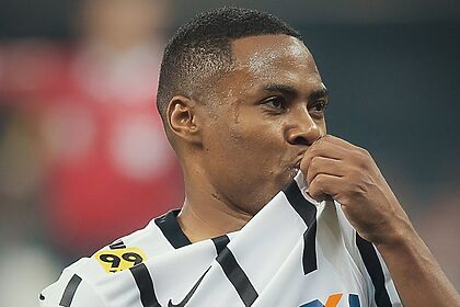 Elias com a camisa do Corinthians