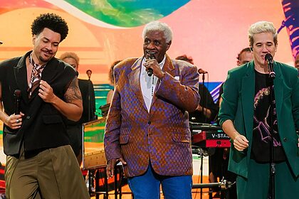 Lincoln Tornado, Tony Tornado e Jota Quest no Altas Horas__