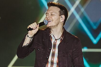Michel Teló em trecho no show de Vitória