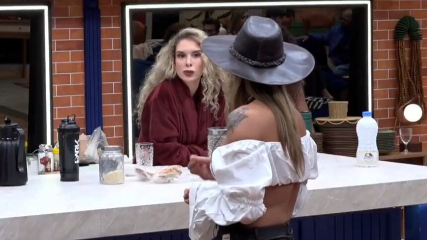 Stephanie e Fran em discussão na cozinha de A Fazenda 18